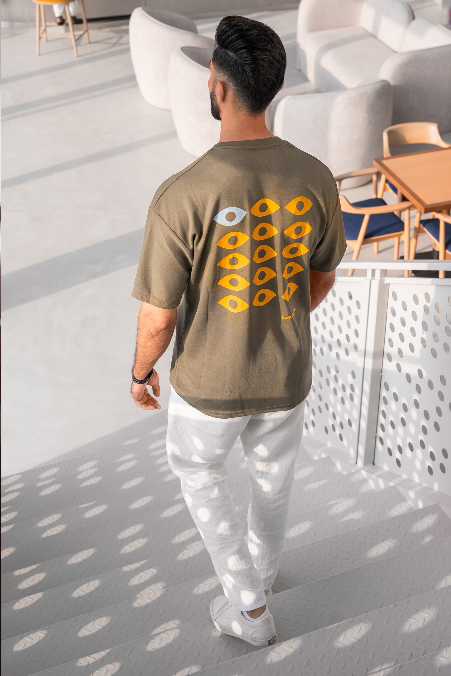 Man in Julith's stylish eye-patterned shirt